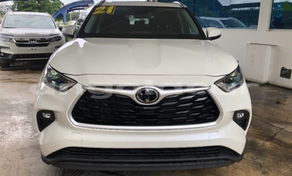 Buy Used Toyota Highlander White Car in Luena in Moxico Buy Used Toyota Highlander White Car in Luena in Moxico