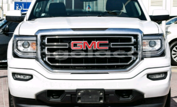 Buy Used GMC Sierra White Car in Luanda in Luanda Province Buy Used GMC Sierra White Car in Luanda in Luanda Province