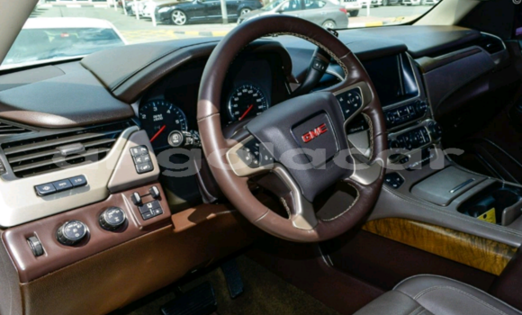 Comprar Usado GMC Yukon Branco Carro em Luanda em Luanda Province Comprar Usado GMC Yukon Branco Carro em Luanda em Luanda Province