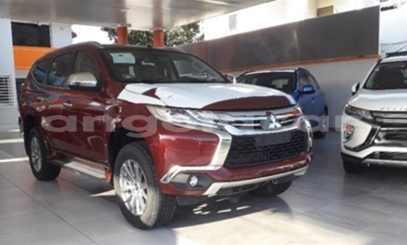 Acheter Occasion Voiture Mitsubishi Pajero Rouge à Luena, Moxico Acheter Occasion Voiture Mitsubishi Pajero Rouge à Luena, Moxico