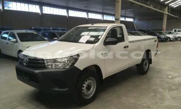 Comprar Usado Toyota Hilux Branco Carro em Benguela em Benguela Comprar Usado Toyota Hilux Branco Carro em Benguela em Benguela