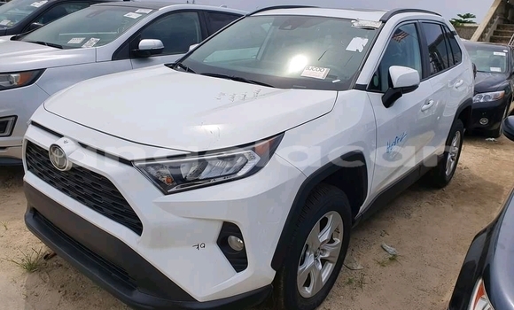 Comprar Usado Toyota RAV4 Branco Carro em Lobito em Benguela Comprar Usado Toyota RAV4 Branco Carro em Lobito em Benguela