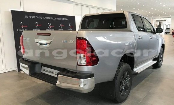 Buy New Toyota Hilux Silver Car in Luena in Moxico Buy New Toyota Hilux Silver Car in Luena in Moxico