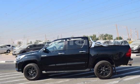 Buy Import Toyota Hilux Black Car in Catchiungo in Huambo