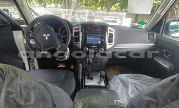 Comprar Usado Mitsubishi Pajero Branco Carro em Luanda em Luanda Province Comprar Usado Mitsubishi Pajero Branco Carro em Luanda em Luanda Province