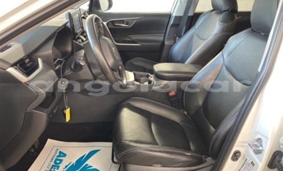 Acheter Occasion Voiture Toyota RAV4 Blanc à Luanda, Province de Luanda Acheter Occasion Voiture Toyota RAV4 Blanc à Luanda, Province de Luanda