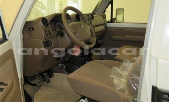Buy Used Toyota Land Cruiser Silver Car in Luena in Moxico Buy Used Toyota Land Cruiser Silver Car in Luena in Moxico