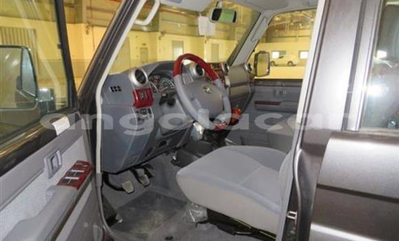 Acheter Occasion Voiture Toyota Land Cruiser Gris à Soyo, Zaïre Acheter Occasion Voiture Toyota Land Cruiser Gris à Soyo, Zaïre