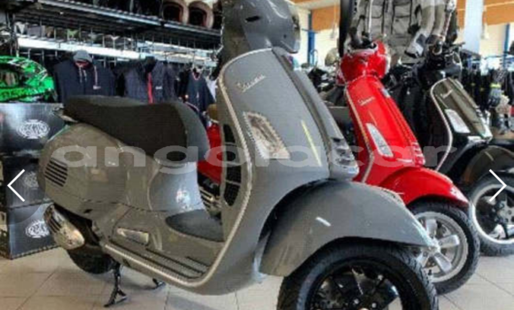 Comprar Usado Vespa 125 Outro Moto em Luanda em Luanda Province