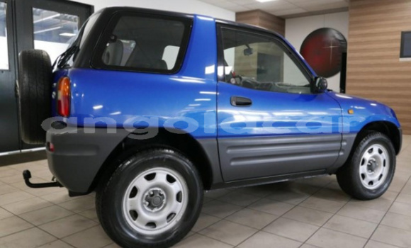 Comprar Usado Toyota RAV4 Azul Carro em Luena em Moxico Comprar Usado Toyota RAV4 Azul Carro em Luena em Moxico