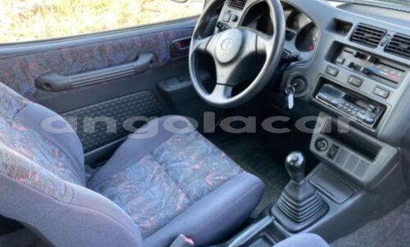 Acheter Occasion Voiture Toyota RAV4 Blanc à N'zeto, Zaïre Acheter Occasion Voiture Toyota RAV4 Blanc à N'zeto, Zaïre