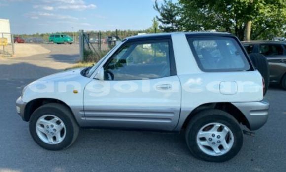 Acheter Occasion Voiture Toyota RAV4 Blanc à N'zeto, Zaïre Acheter Occasion Voiture Toyota RAV4 Blanc à N'zeto, Zaïre