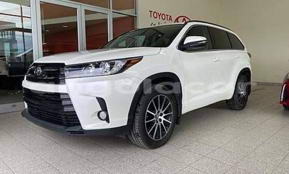 Acheter Occasion Voiture Toyota Highlander Blanc à Soyo, Zaïre Acheter Occasion Voiture Toyota Highlander Blanc à Soyo, Zaïre