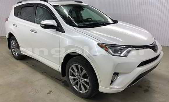 Comprar Usado Toyota RAV4 Branco Carro em Soyo em Zaire