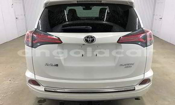 Comprar Usado Toyota RAV4 Branco Carro em Soyo em Zaire Comprar Usado Toyota RAV4 Branco Carro em Soyo em Zaire