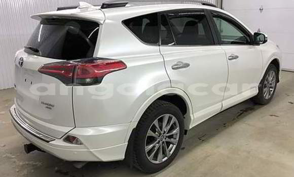 Comprar Usado Toyota RAV4 Branco Carro em Soyo em Zaire Comprar Usado Toyota RAV4 Branco Carro em Soyo em Zaire