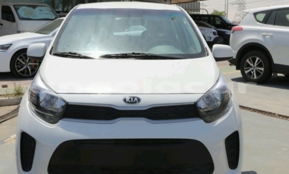 Comprar Usado Kia rio Branco Carro em Caxito em Bengo Comprar Usado Kia rio Branco Carro em Caxito em Bengo