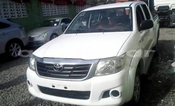 Comprar Novo Toyota Hilux Branco Carro em Luanda em Luanda Province