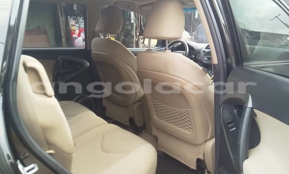 Comprar Usado Toyota RAV4 Preto Carro em Luena em Moxico Comprar Usado Toyota RAV4 Preto Carro em Luena em Moxico