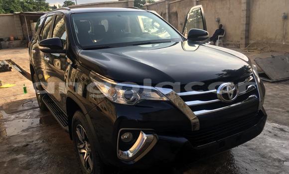 Comprar Usado Toyota Fortuner Preto Carro em Luena em Moxico