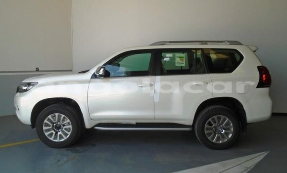 Acheter Occasion Voiture Toyota Prado Blanc à Luanda, Province de Luanda Acheter Occasion Voiture Toyota Prado Blanc à Luanda, Province de Luanda
