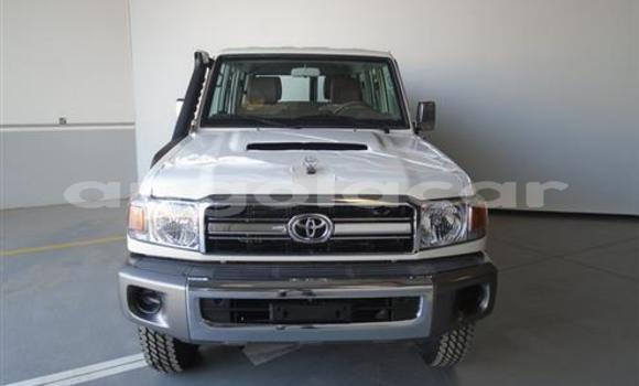 Comprar Usado Toyota Land Cruiser Branco Carro em Soyo em Zaire