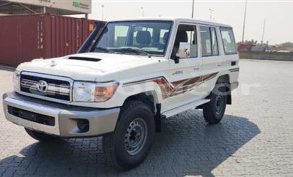 Acheter Neuf Voiture Toyota Land Cruiser Blanc à Luena, Moxico Acheter Neuf Voiture Toyota Land Cruiser Blanc à Luena, Moxico