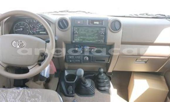 Comprar Novo Toyota Land Cruiser Branco Carro em Luena em Moxico Comprar Novo Toyota Land Cruiser Branco Carro em Luena em Moxico