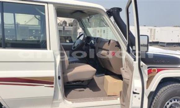 Comprar Novo Toyota Land Cruiser Branco Carro em Luena em Moxico Comprar Novo Toyota Land Cruiser Branco Carro em Luena em Moxico
