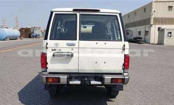 Comprar Novo Toyota Land Cruiser Branco Carro em Luena em Moxico Comprar Novo Toyota Land Cruiser Branco Carro em Luena em Moxico