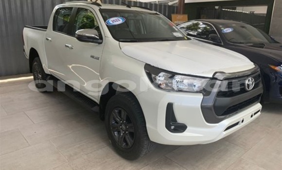 Comprar Novo Toyota Hilux Branco Carro em Luanda em Luanda Province
