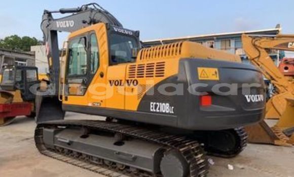 Buy Used Volvo F4 Other Truck in Luanda in Luanda Province Buy Used Volvo F4 Other Truck in Luanda in Luanda Province