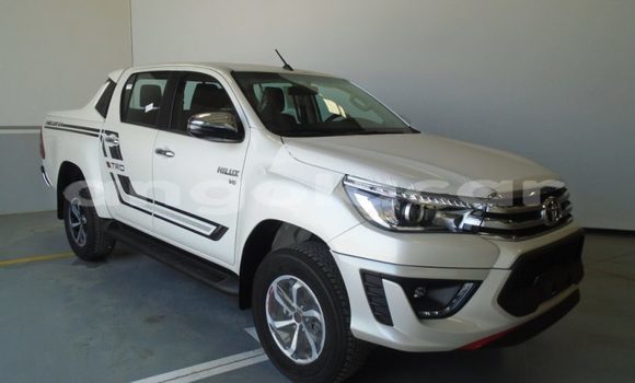 Comprar Usado Toyota Hilux Branco Carro em Soyo em Zaire