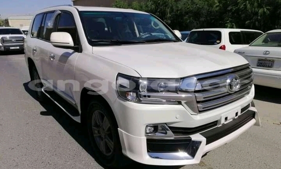 Acheter Occasion Voiture Toyota Land Cruiser Blanc à Luanda, Province de Luanda Acheter Occasion Voiture Toyota Land Cruiser Blanc à Luanda, Province de Luanda