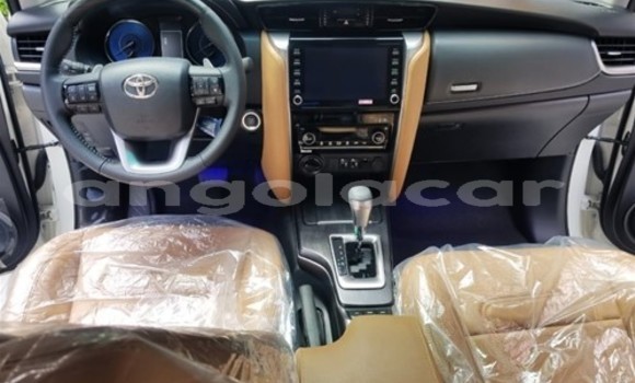 Buy Used Toyota Fortuner White Car in Luanda in Luanda Province Buy Used Toyota Fortuner White Car in Luanda in Luanda Province