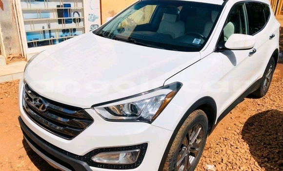 Comprar Usado Hyundai Santa Fe Branco Carro em Luanda em Luanda Province