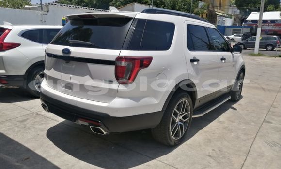 Acheter Occasion Voiture Ford Explorer Blanc à Luanda, Province de Luanda Acheter Occasion Voiture Ford Explorer Blanc à Luanda, Province de Luanda